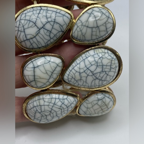 GoldTone & Faux Howlite Stretch Statement Bracelet Boho Southwestern Vibe - Picture 3 of 4